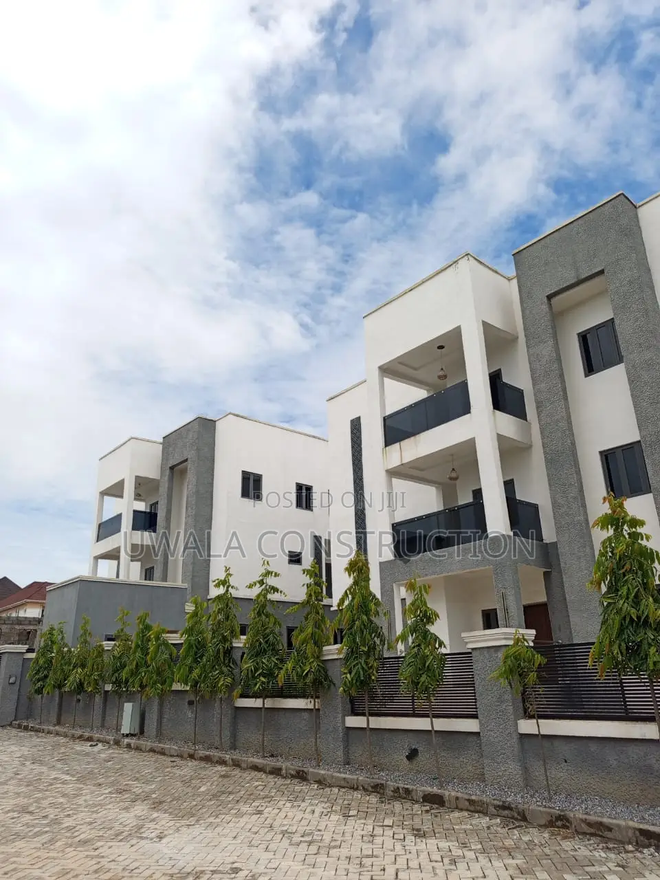 5bdrm Apartment in Kaura for sale in Kaura