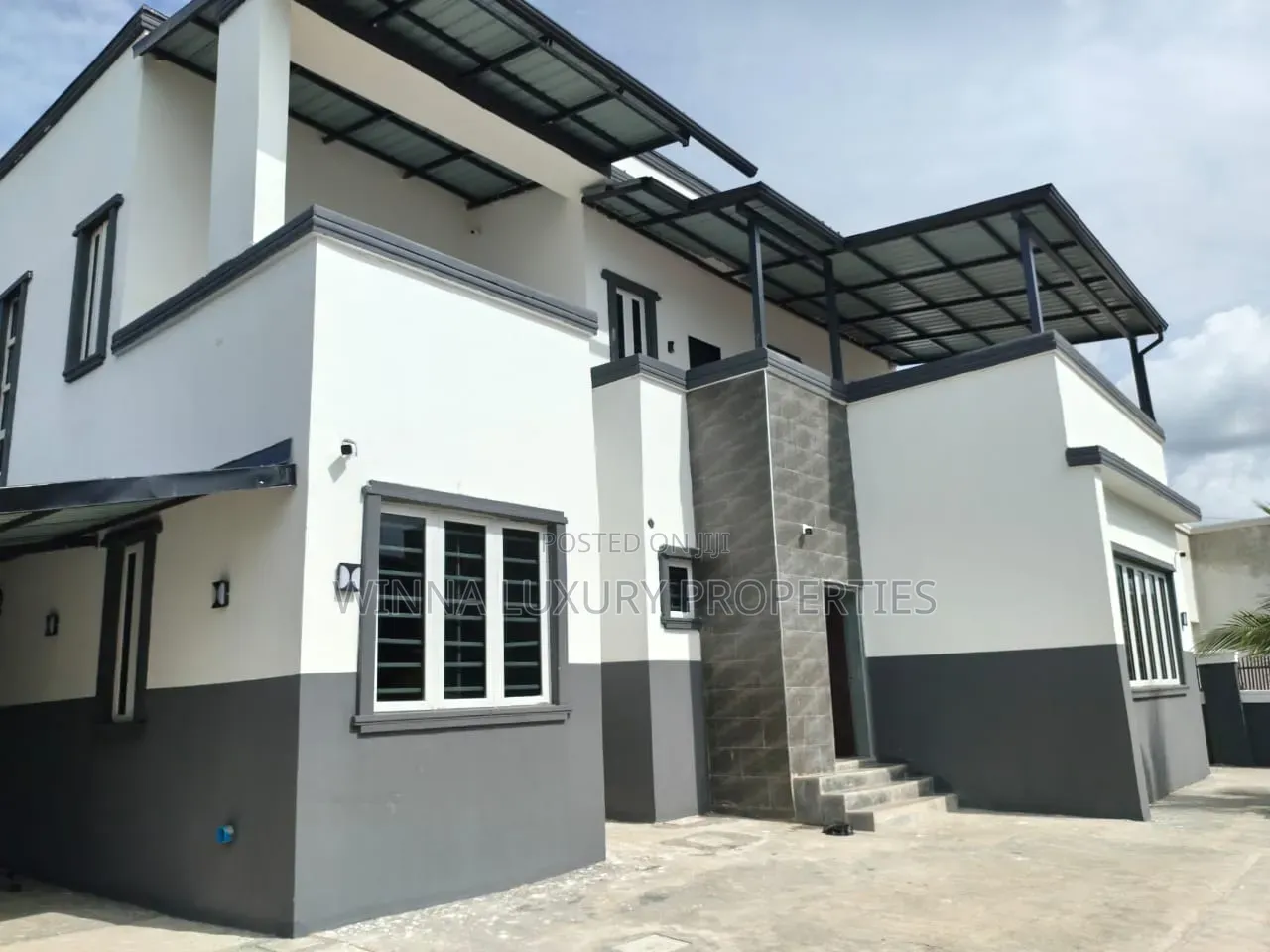 5bdrm Duplex in Vinehill Estate, Lugbe District for sale in Lugbe District