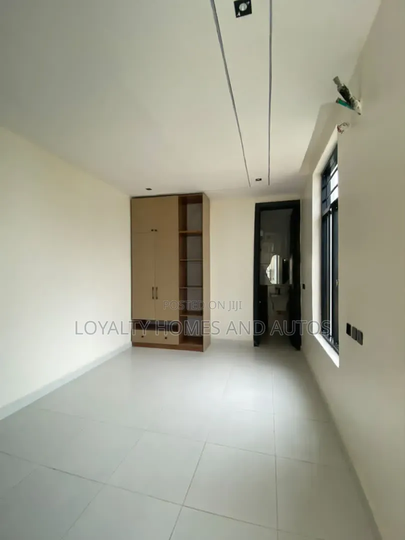 5bdrm Duplex in Osapa london for sale in Osapa london
