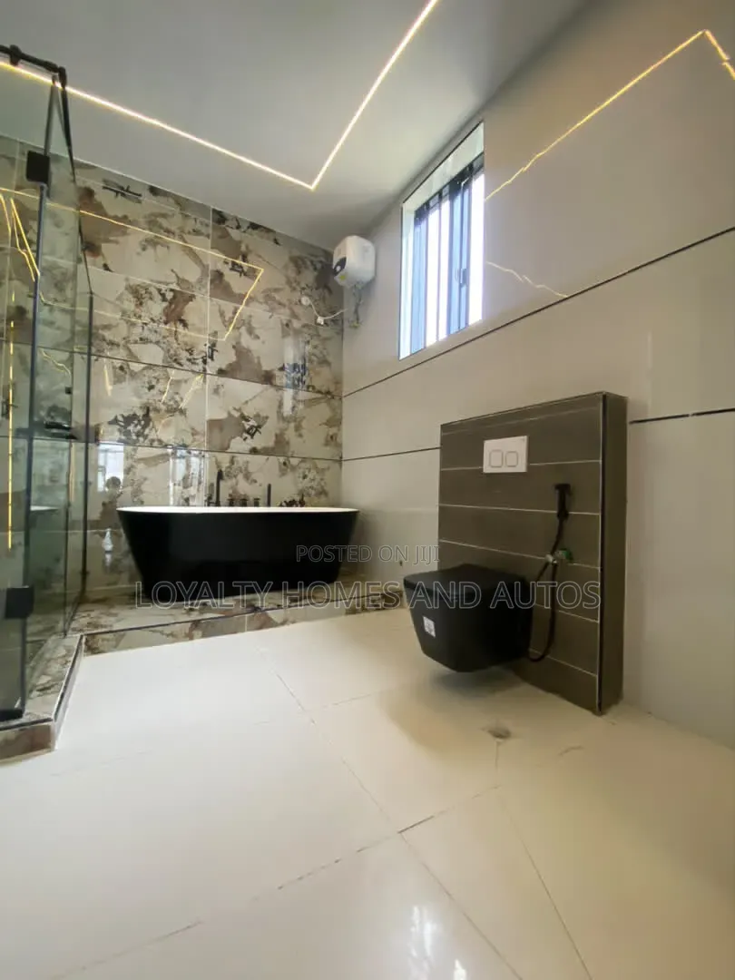 5bdrm Duplex in Osapa london for sale in Osapa london