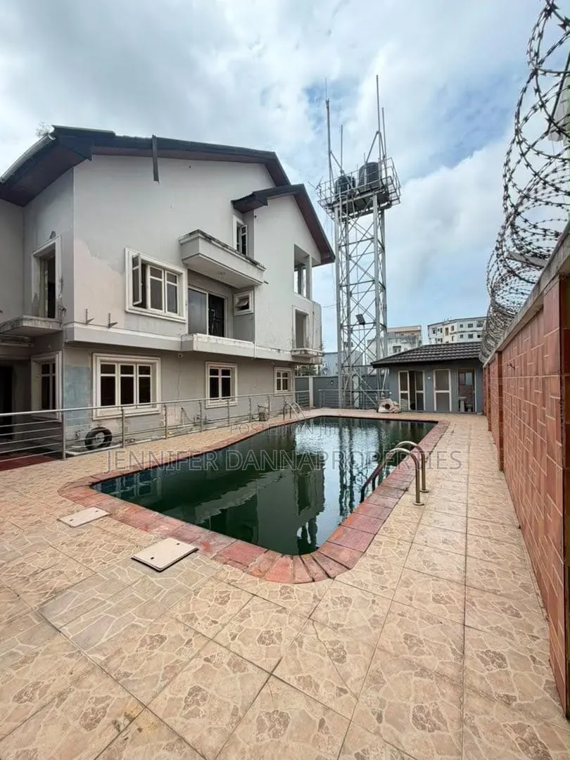 4bdrm Duplex in Ademola Adetokunbo for sale in Ademola Adetokunbo