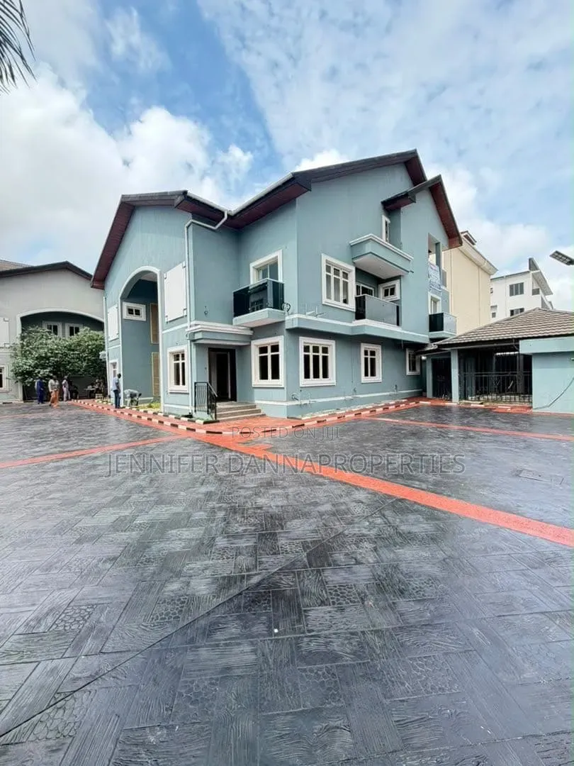 4bdrm Duplex in Ademola Adetokunbo for sale in Ademola Adetokunbo
