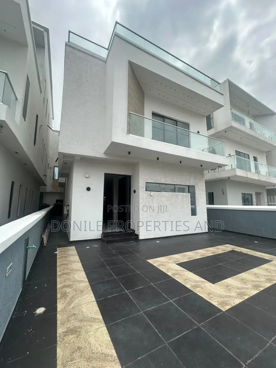 5bdrm Duplex in Rigiona View, Osapa london for sale in Osapa london