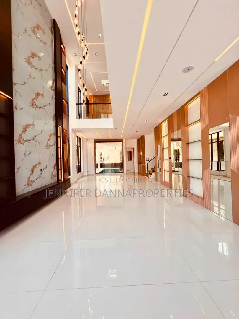 5bdrm Duplex in Ikota for sale in Ikota