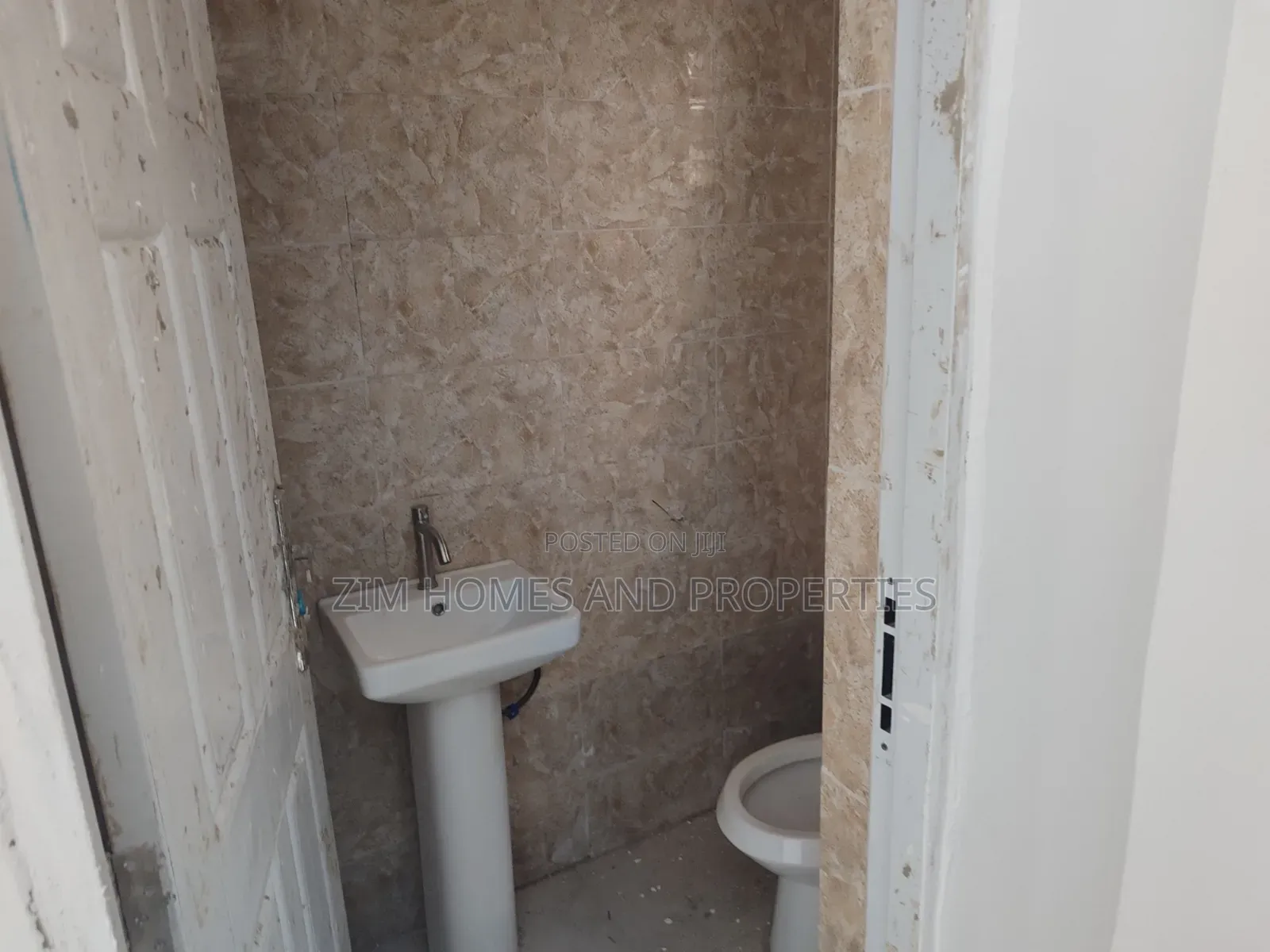 2bdrm Bungalow in Zim Homes And, Area 11 for rent in Area 11