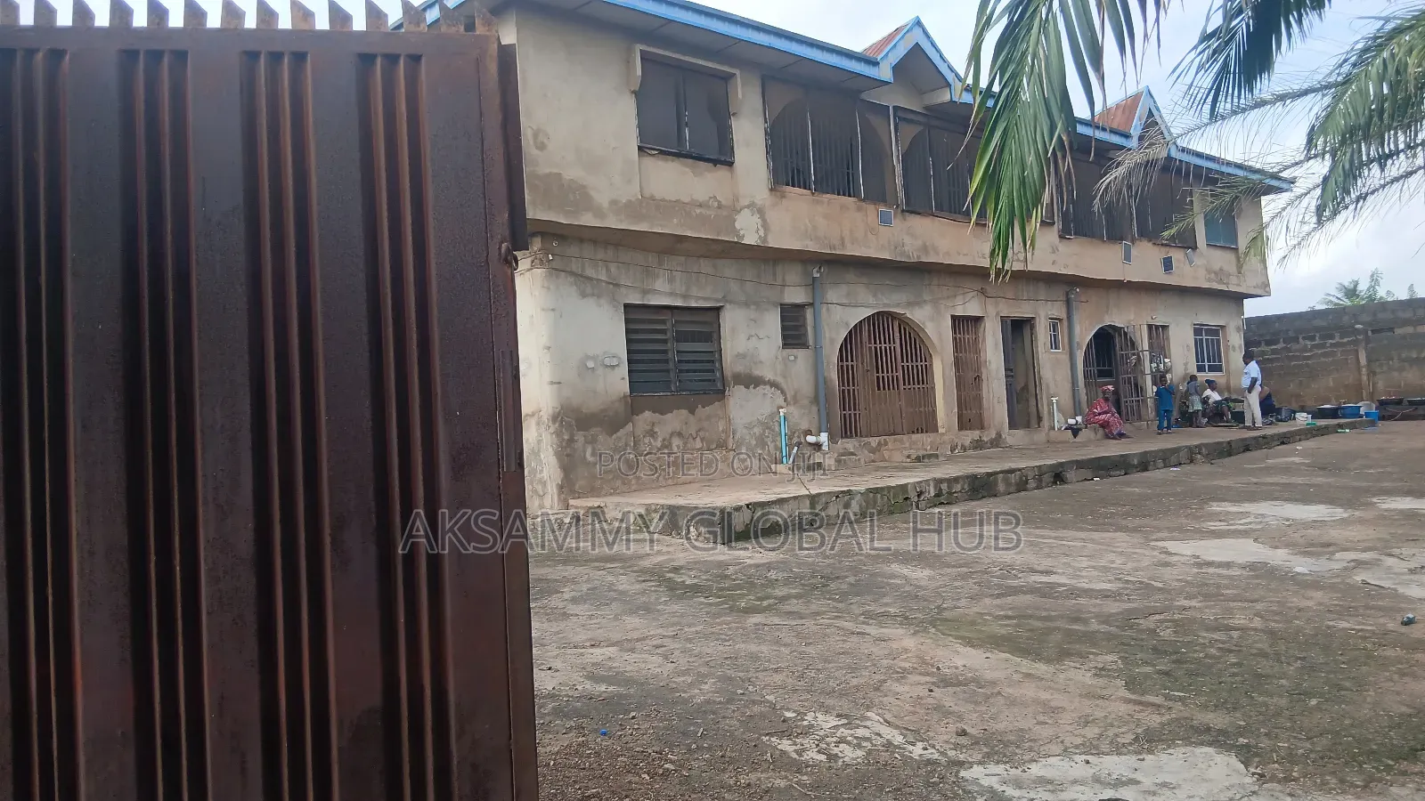 12bdrm Block of Flats in Muslim, Olorunsogo for sale in Olorunsogo