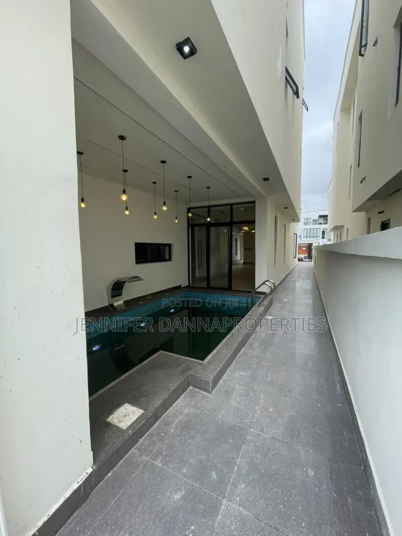 5bdrm Duplex in Lekki Phase 1 for sale in Lekki Phase 1