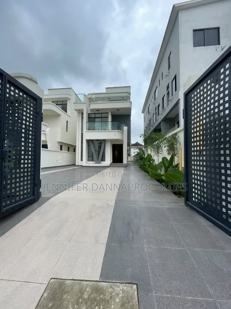5bdrm Duplex in Lekki Phase 1 for sale in Lekki Phase 1