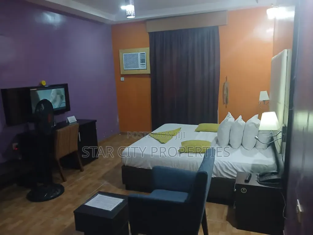 19 Rooms Hotel With Bar and Swimming Pool and Parking Space in Ikeja GRA