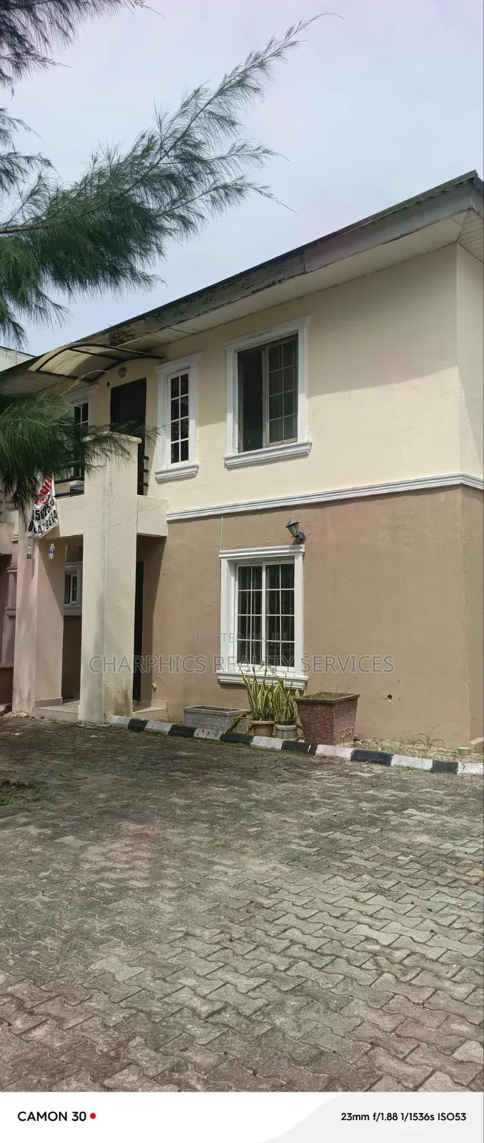 4bdrm Duplex in Ikota for sale in Ikota