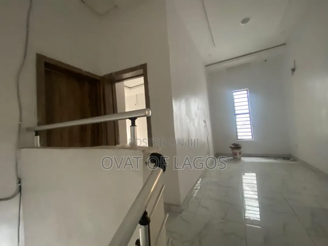 4bdrm Duplex in Ikota for rent in Ikota