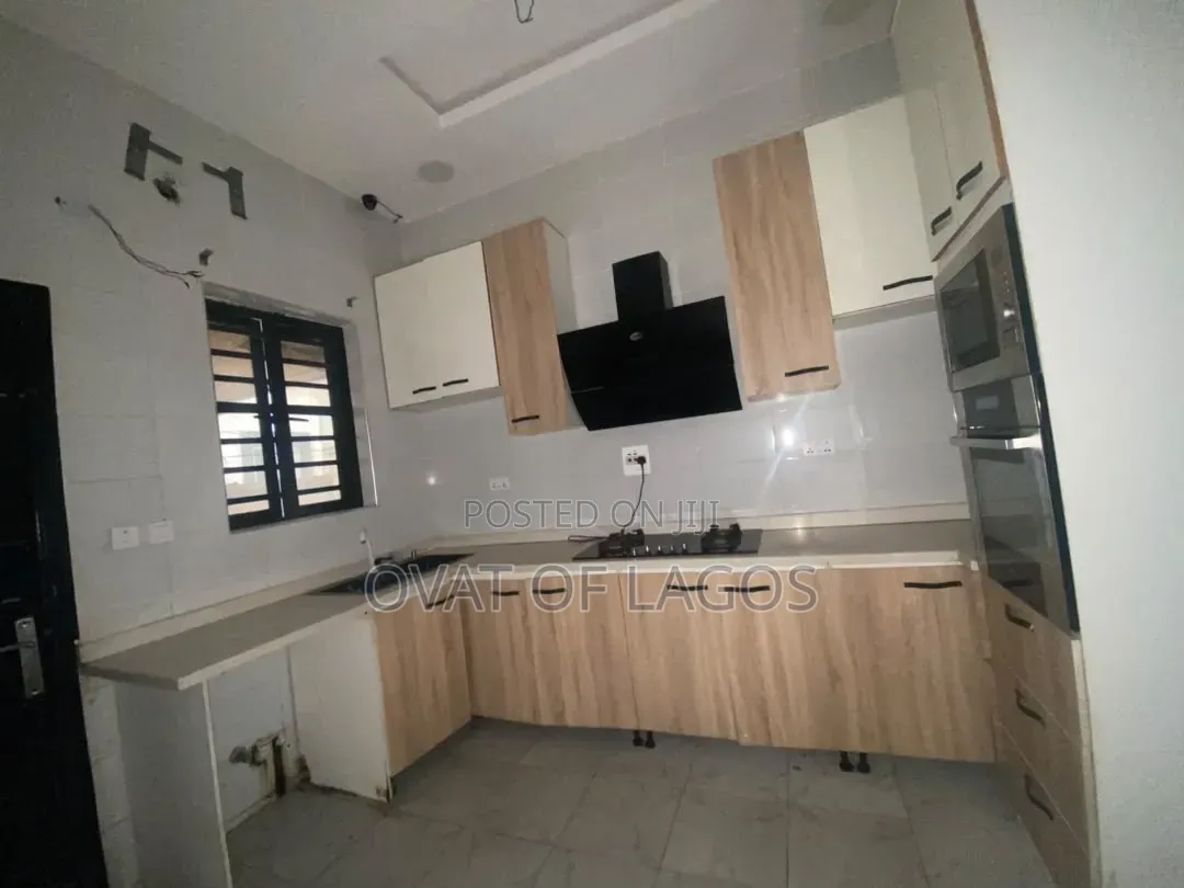 4bdrm Duplex in Ikota for rent in Ikota