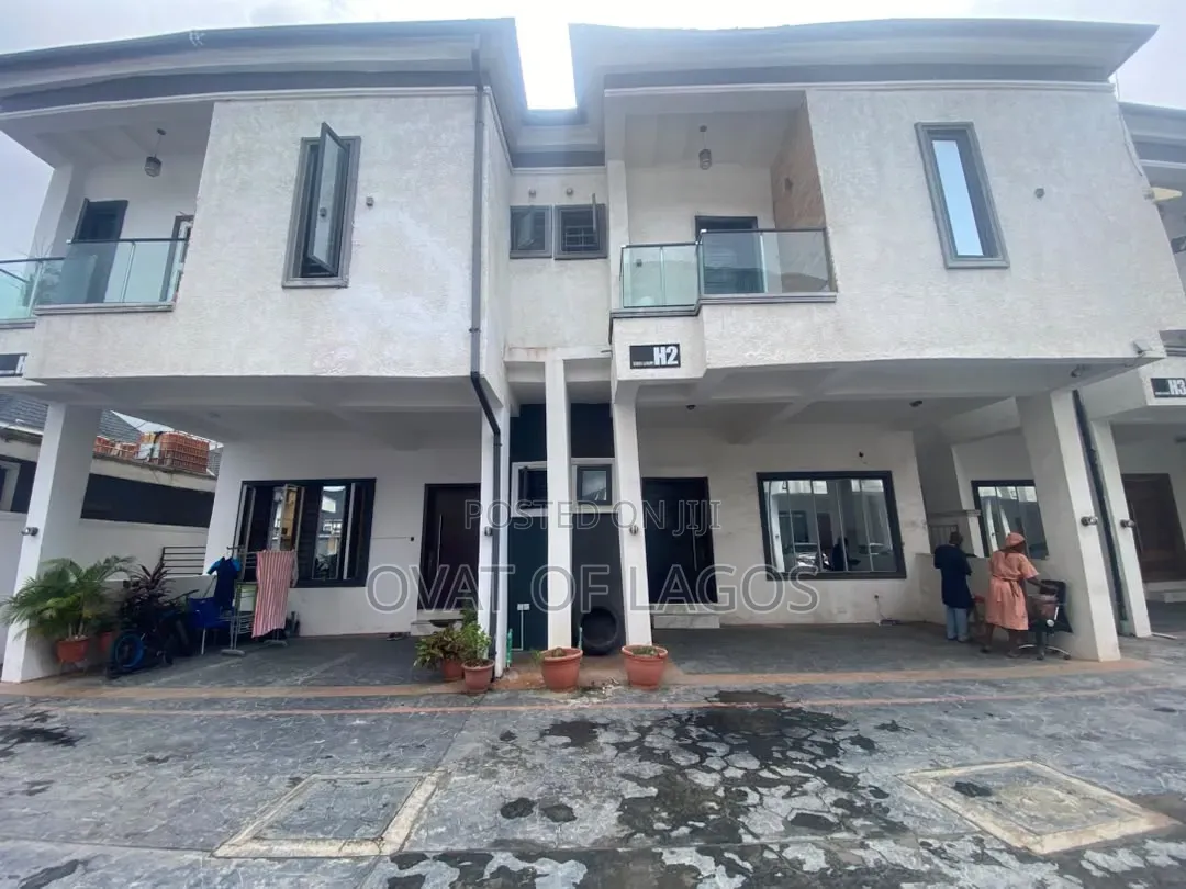 4bdrm Duplex in Ikota for rent in Ikota