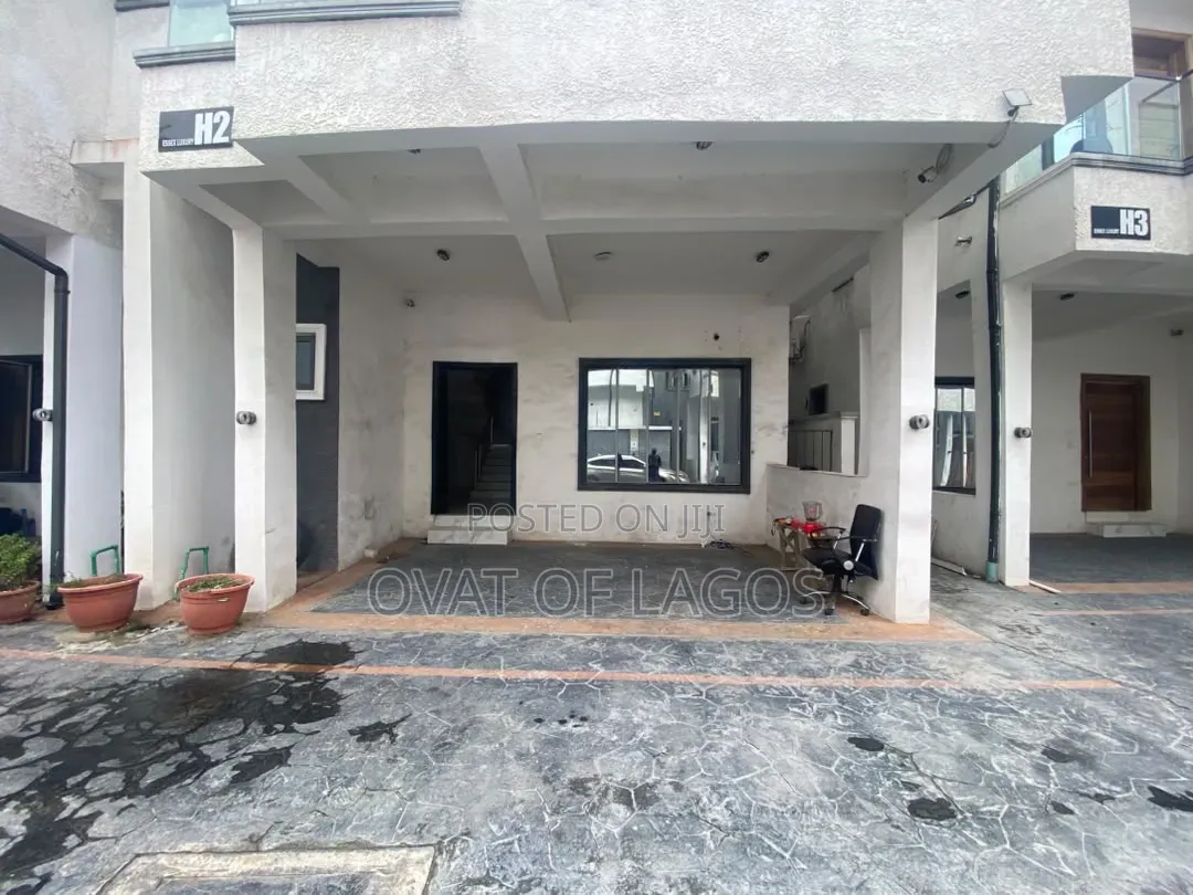 4bdrm Duplex in Ikota for rent in Ikota