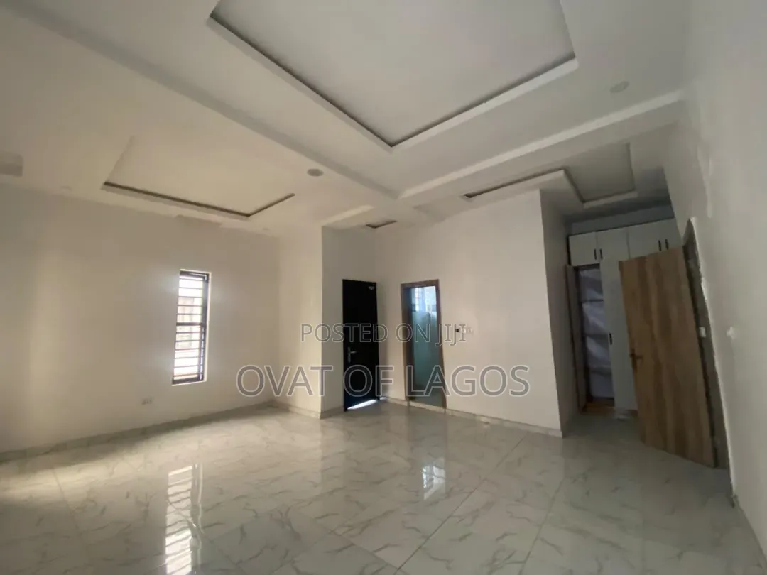 4bdrm Duplex in Ikota for rent in Ikota