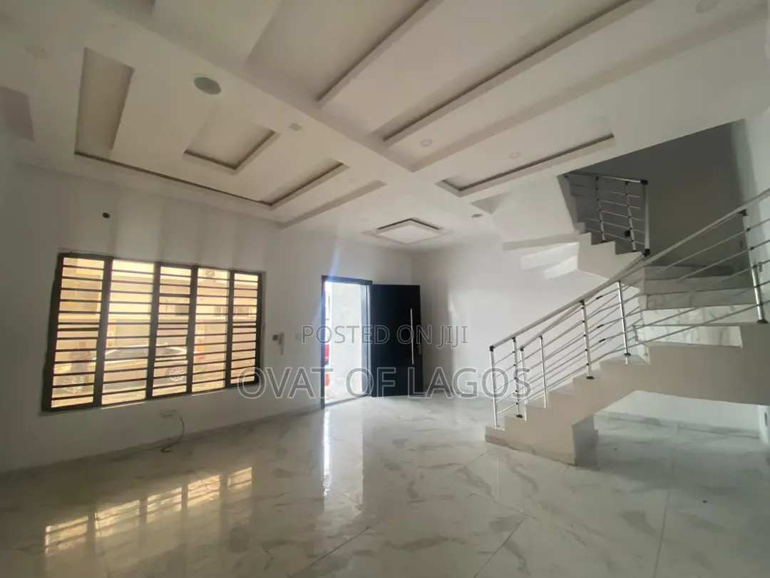 4bdrm Duplex in Ikota for rent in Ikota
