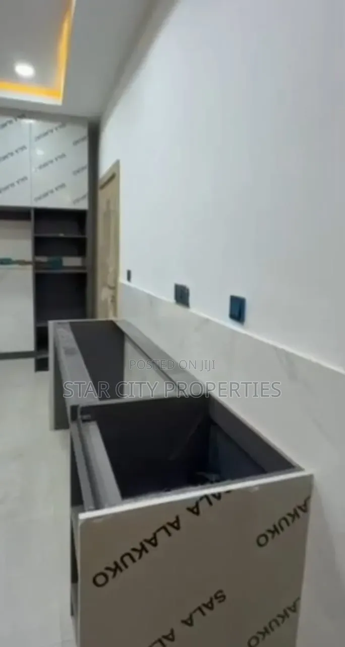 3bdrm Apartment in Ogudu Gra Lagos for sale in Ogudu GRA