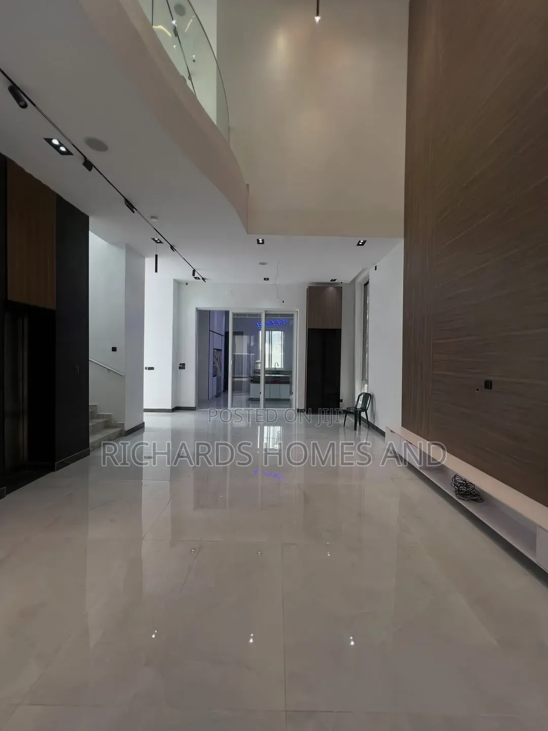 5bdrm Duplex in Banana Island for sale in Banana Island