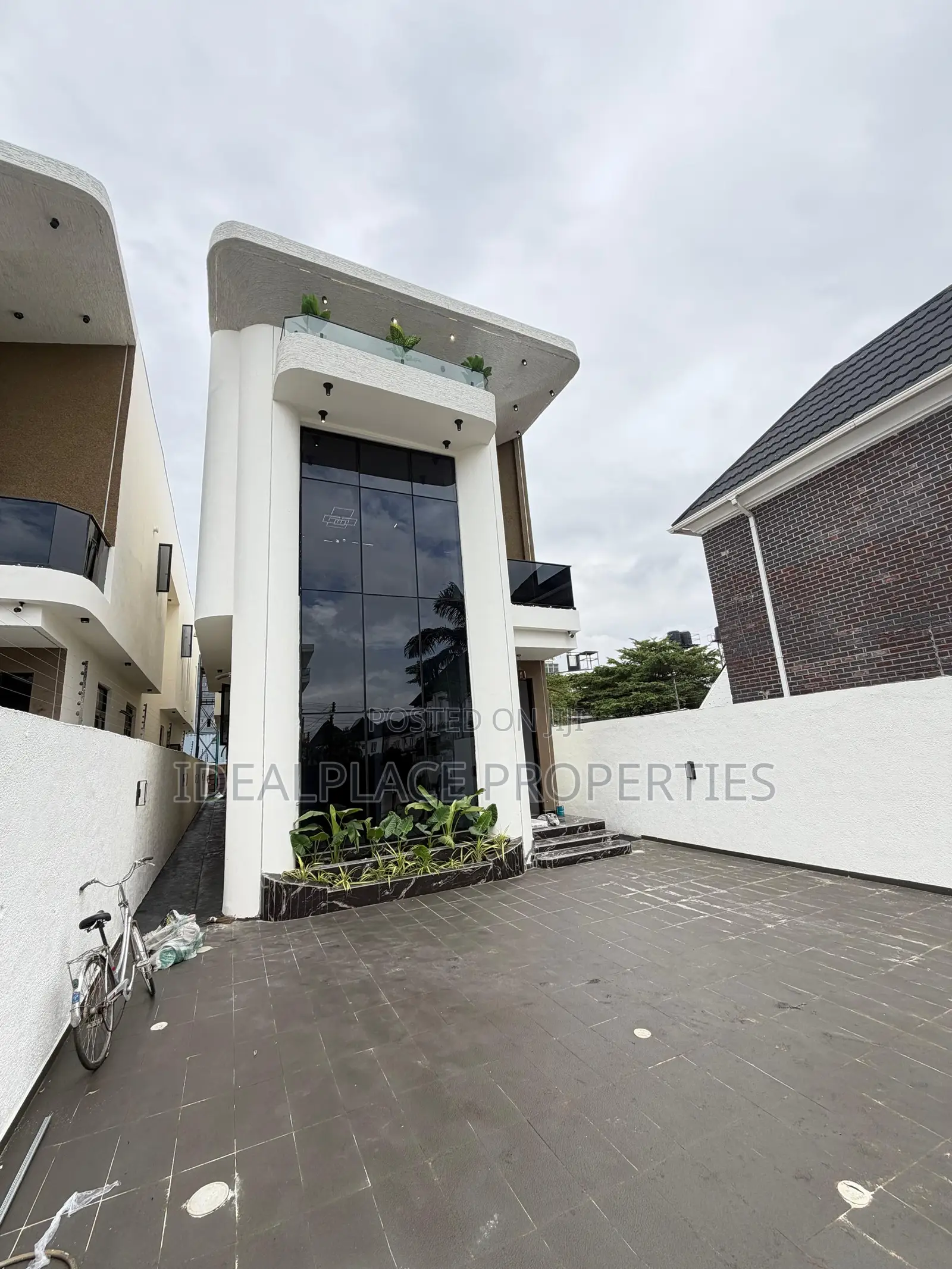5bdrm Duplex in Lekki for sale in Lekki