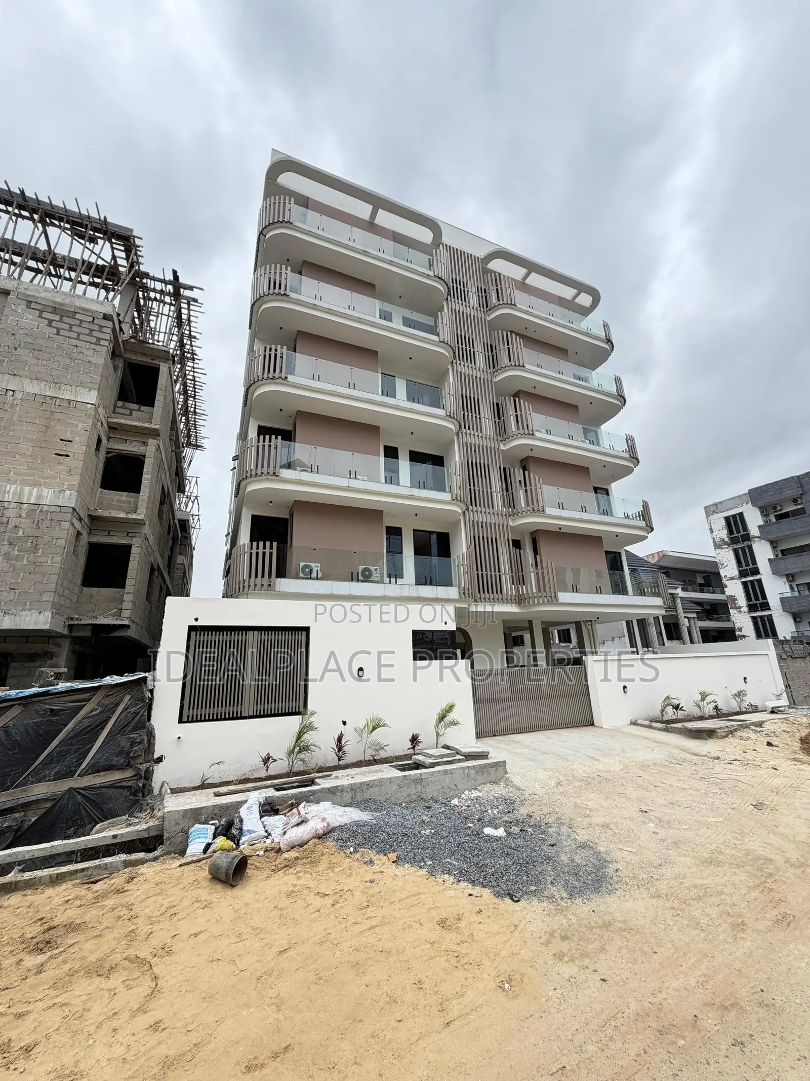 3bdrm Penthouse in Ikate for sale in Ikate