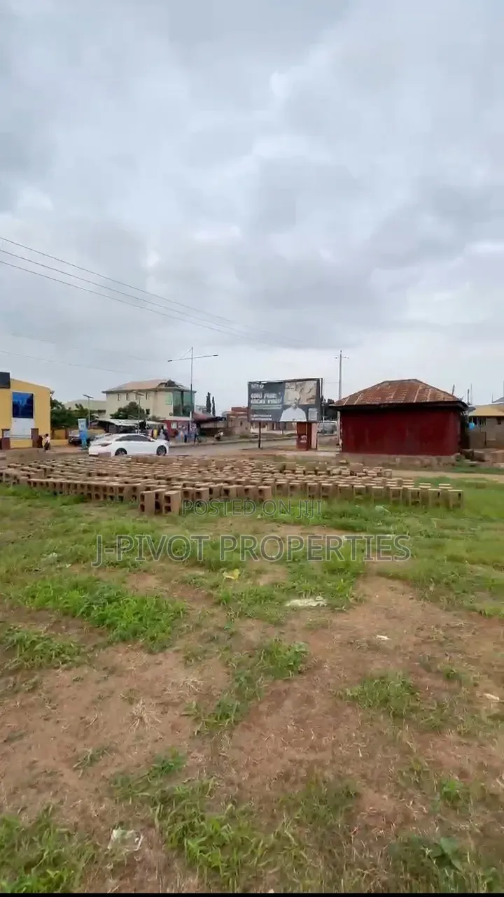 4 Plots of Mix-Use Land Facing the Main University Road Tanke,ilorin in Ilorin South