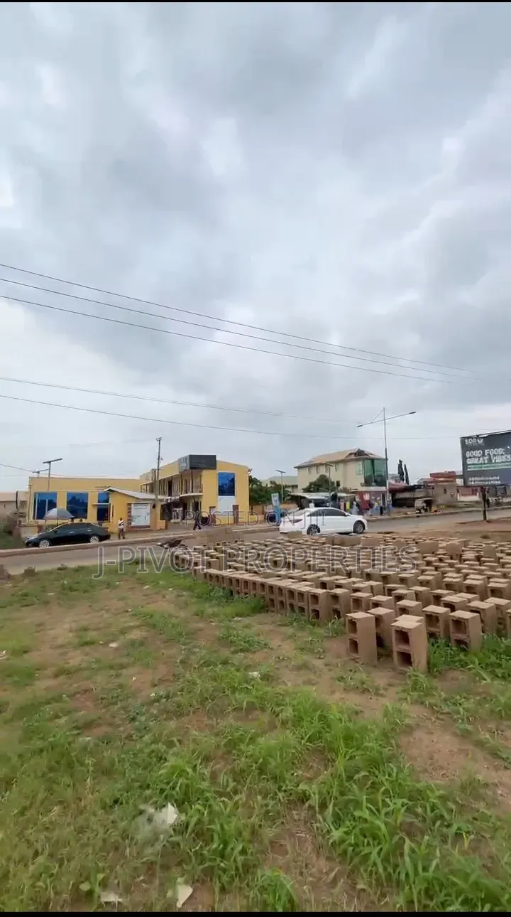 4 Plots of Mix-Use Land Facing the Main University Road Tanke,ilorin in Ilorin South