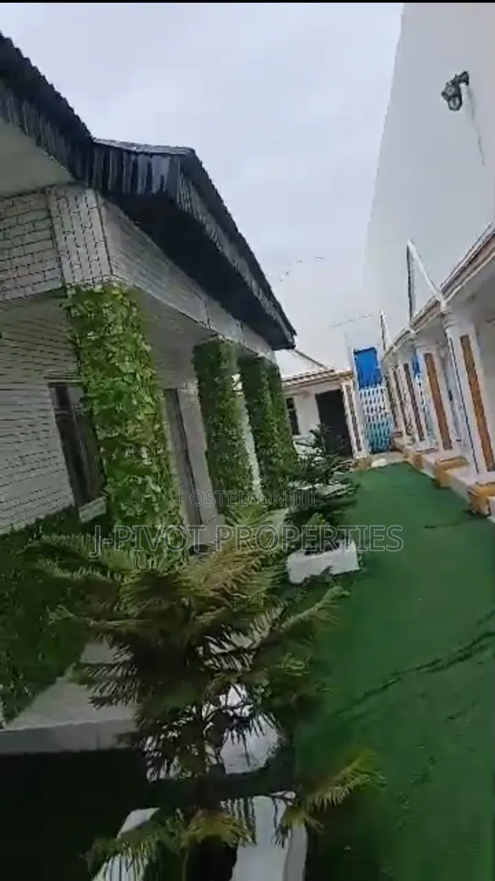 Luxury 11-Unit Self-Contained Hotel — Oyun,tipper Garage,ilorin in Moro