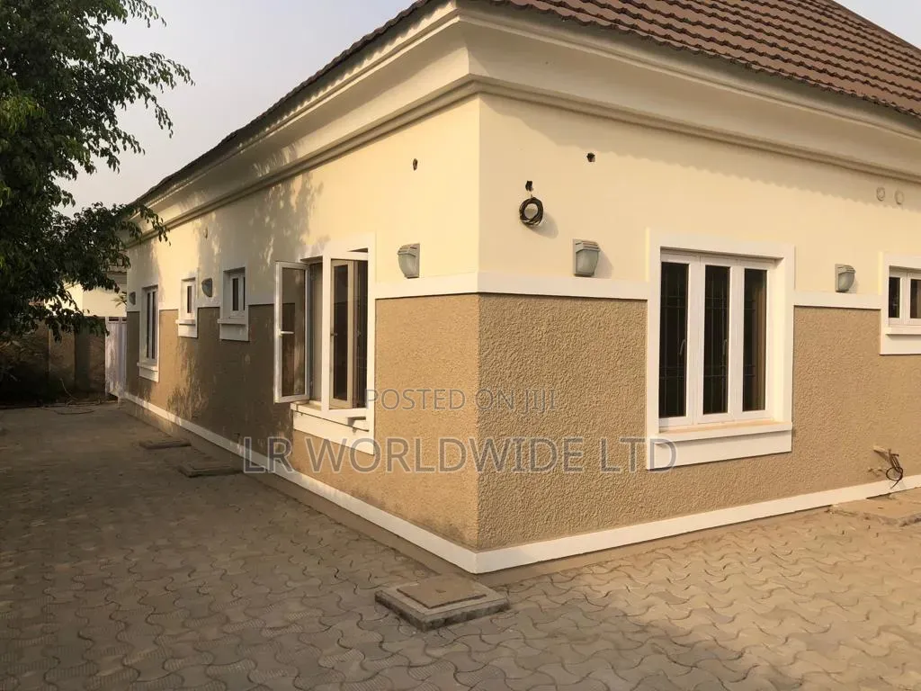 4bdrm Bungalow in Sabon Lugbe for sale in Sabon Lugbe