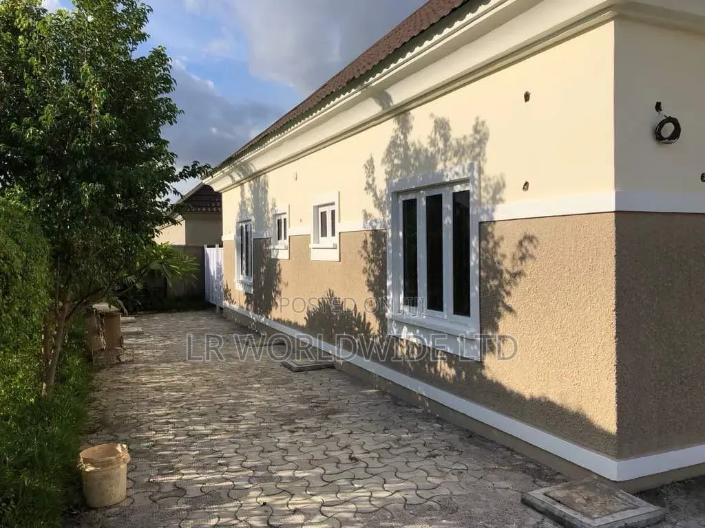 4bdrm Bungalow in Sabon Lugbe for sale in Sabon Lugbe