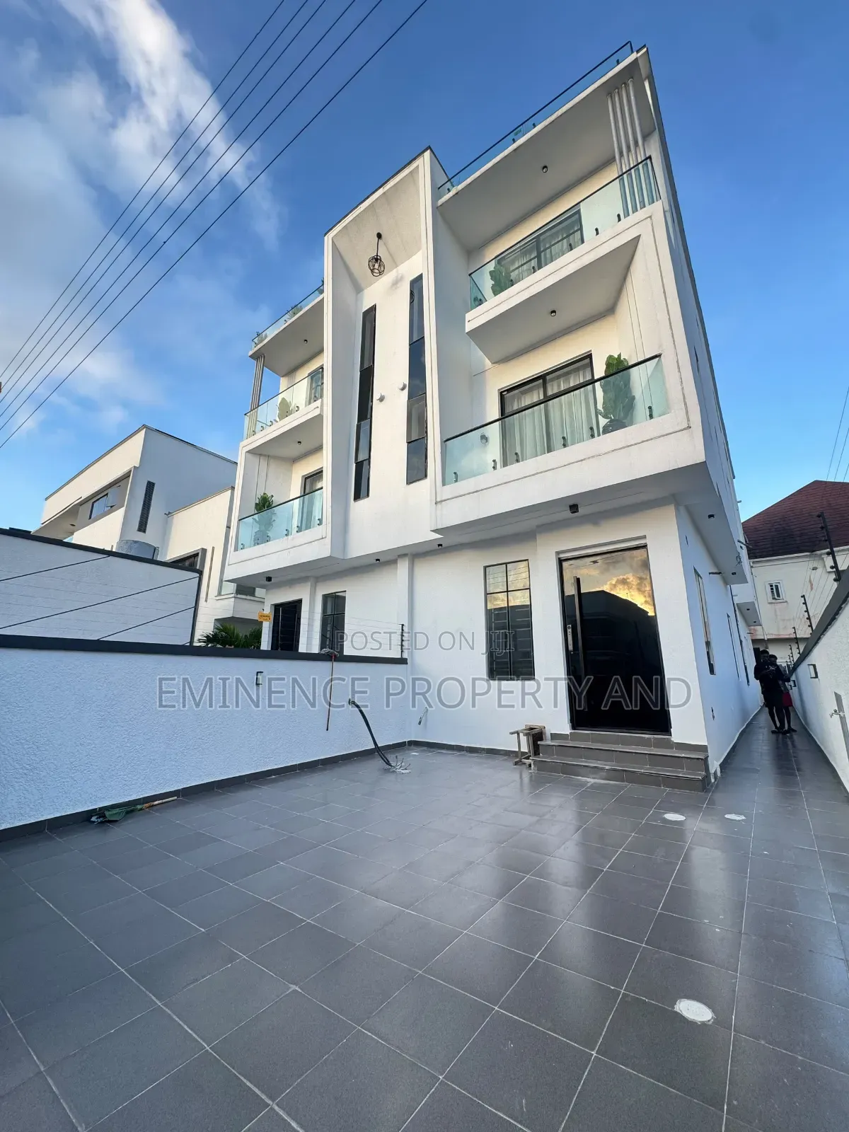 5bdrm Duplex in Ikota for sale in Ikota
