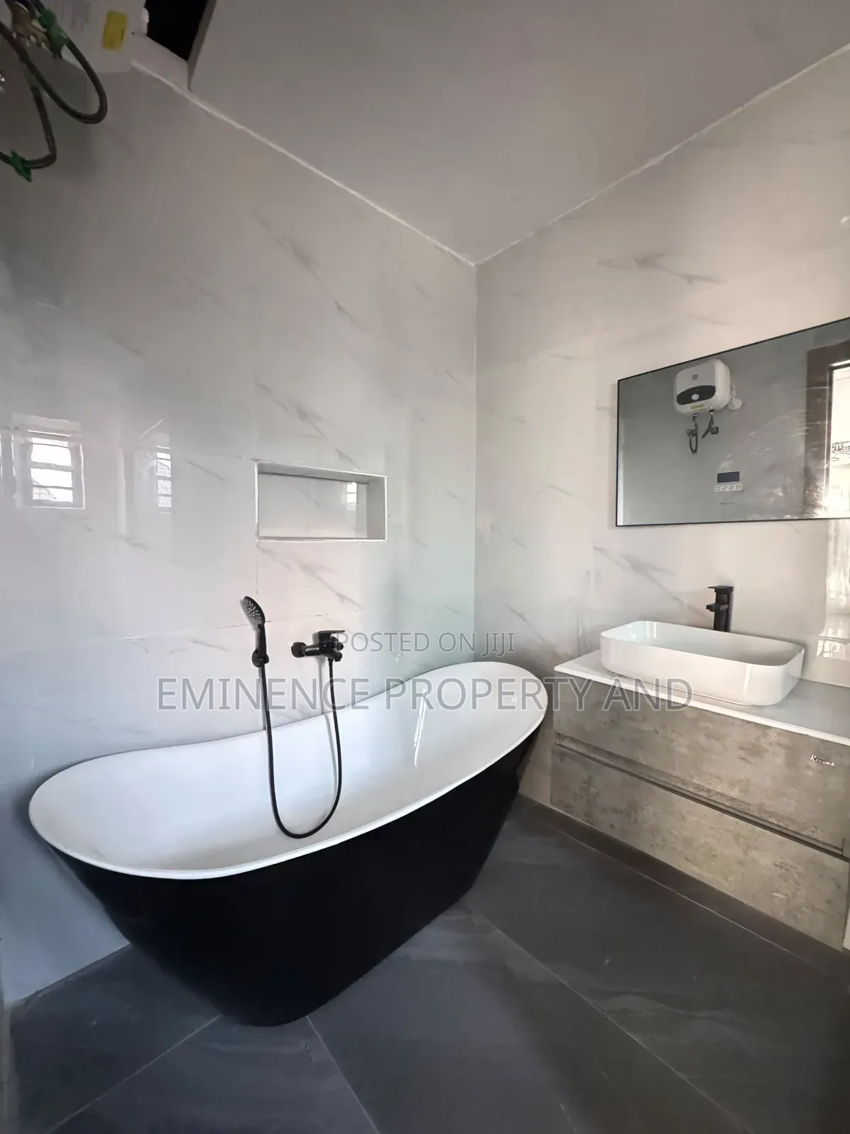 5bdrm Duplex in Ikota for sale in Ikota