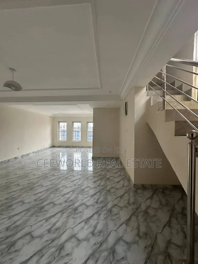 3bdrm Duplex in Okebadan Estate, Akobo for rent in Akobo