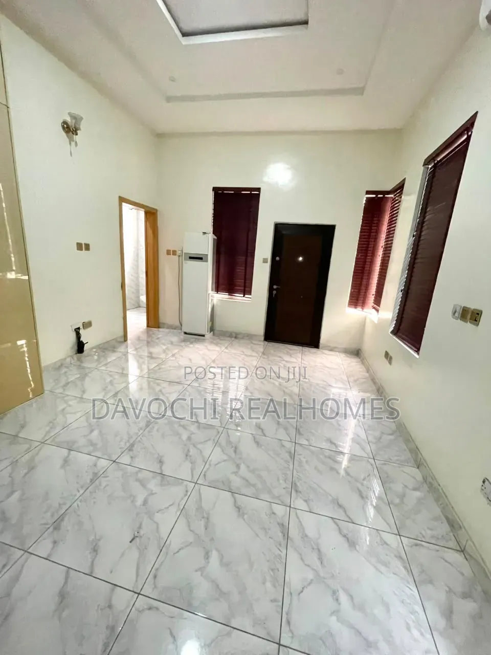 4bdrm Duplex in Chevron for rent in Chevron