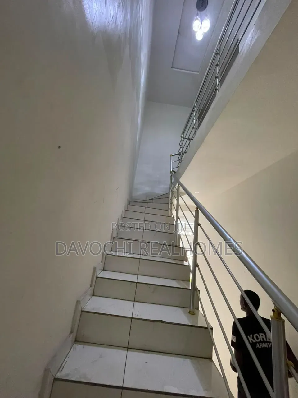 4bdrm Duplex in Chevron for rent in Chevron