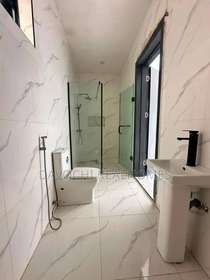 4bdrm Duplex in Ikota for sale in Ikota