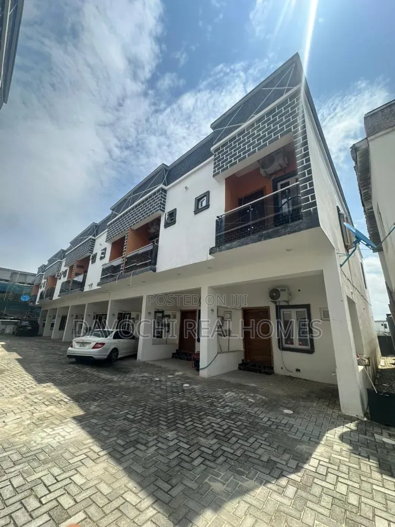 Furnished 3bdrm Duplex in Ikota for sale in Ikota