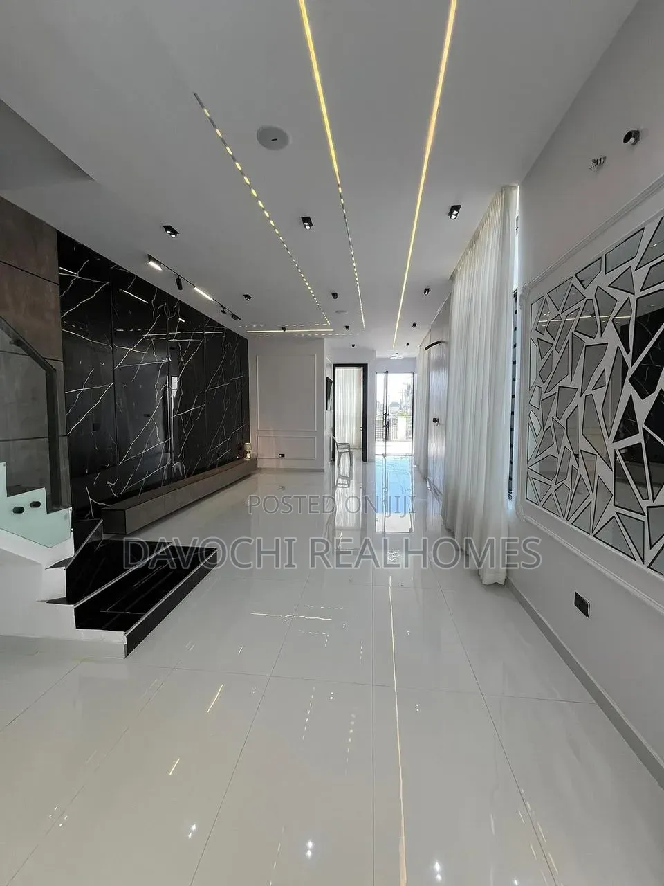 5bdrm Duplex in Ikota for sale in Ikota