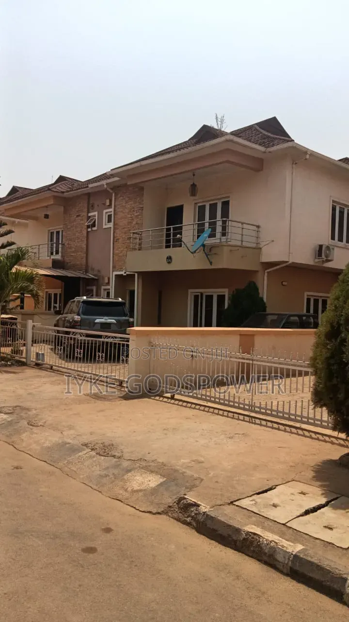4bdrm Duplex in Flowergate, Zone B for sale in Zone B