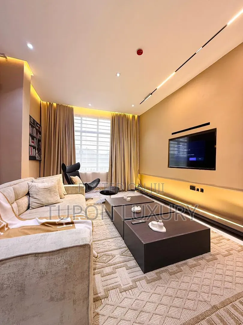 Luxury 2bedroom Apartment With Dining in Chevron