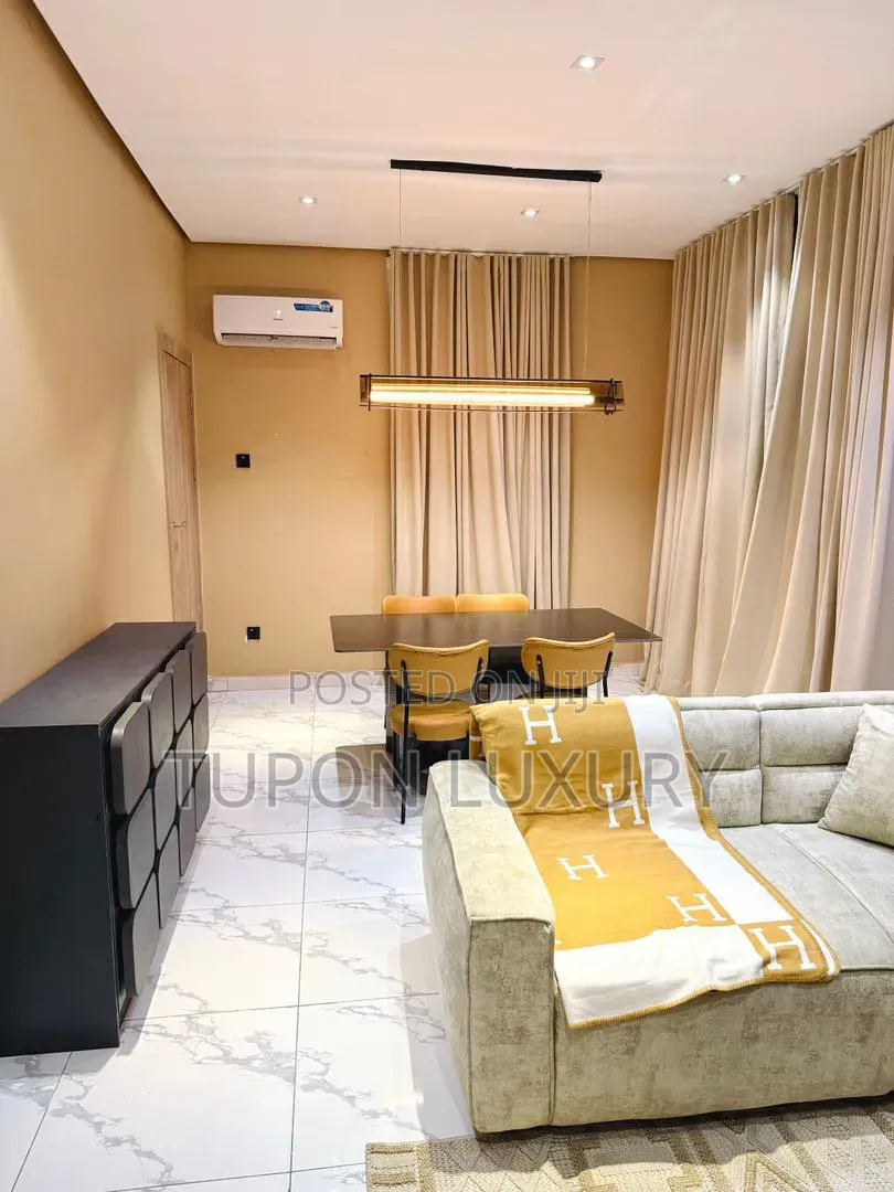 Luxury 2bedroom Apartment With Dining in Chevron