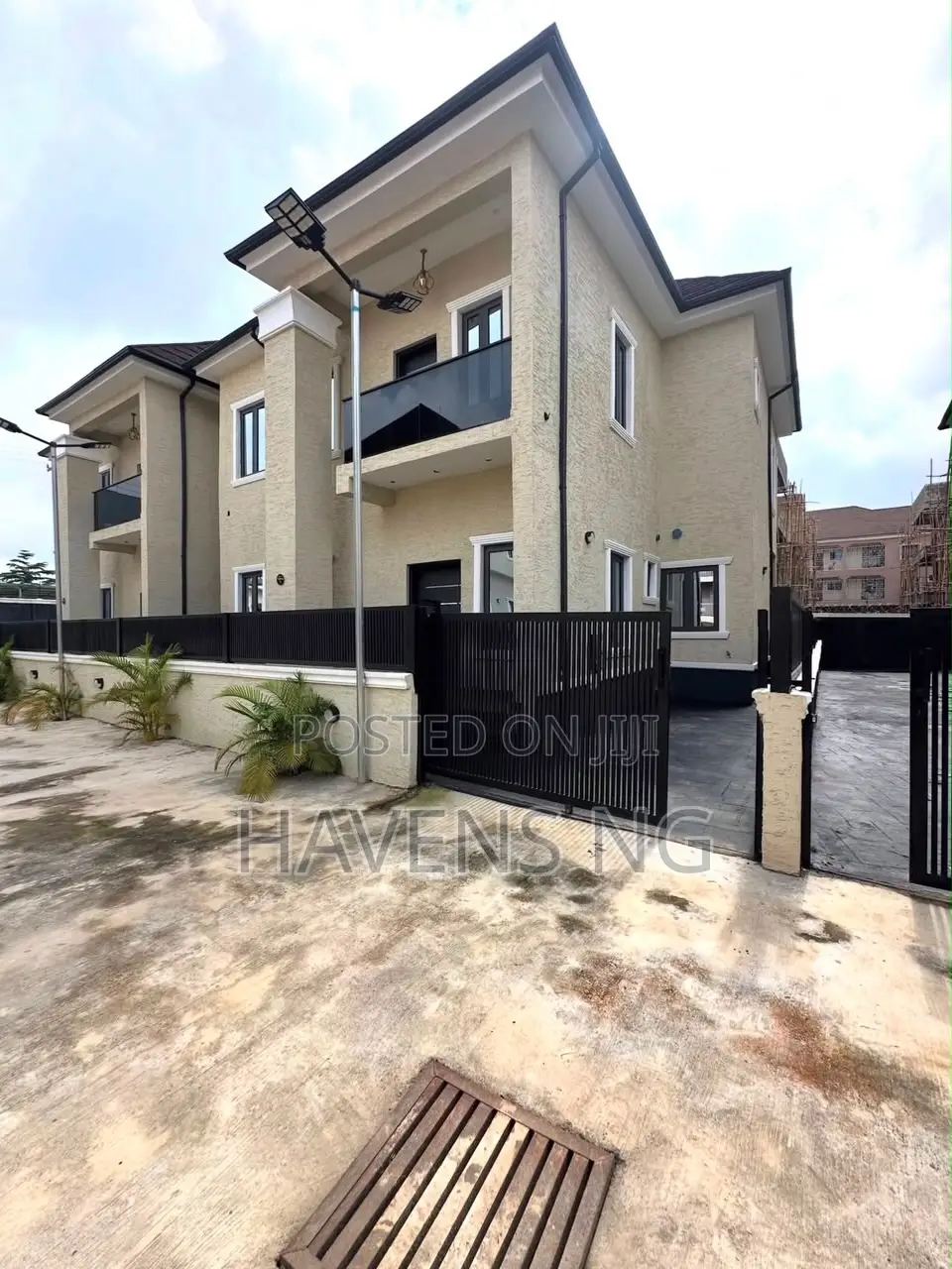 4bdrm Duplex in Gaduwa for sale in Gaduwa