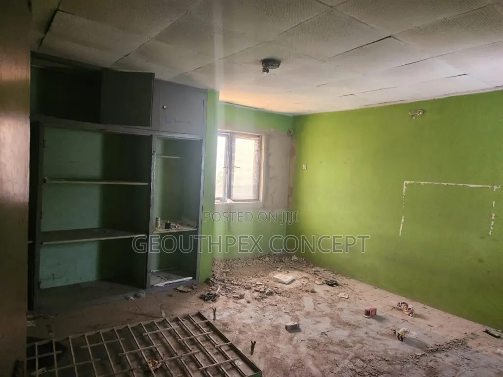 5bdrm Duplex in Ikolaba Gra, Bodija for sale in Bodija