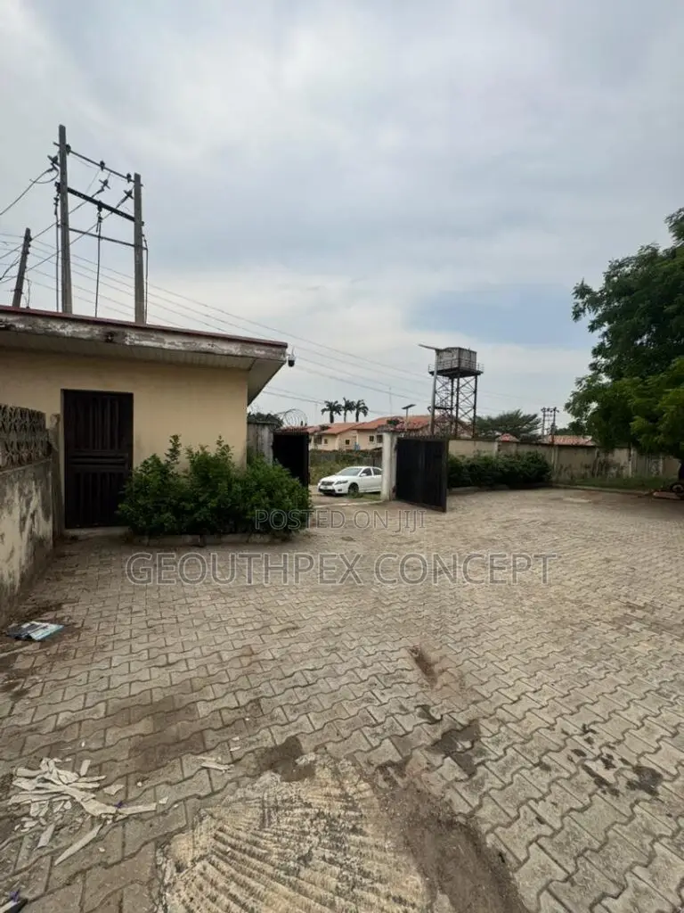 2,167 SQM Land With Structure in Kobiowu Crescent, Iyakangu Ibadan in Iyanganku