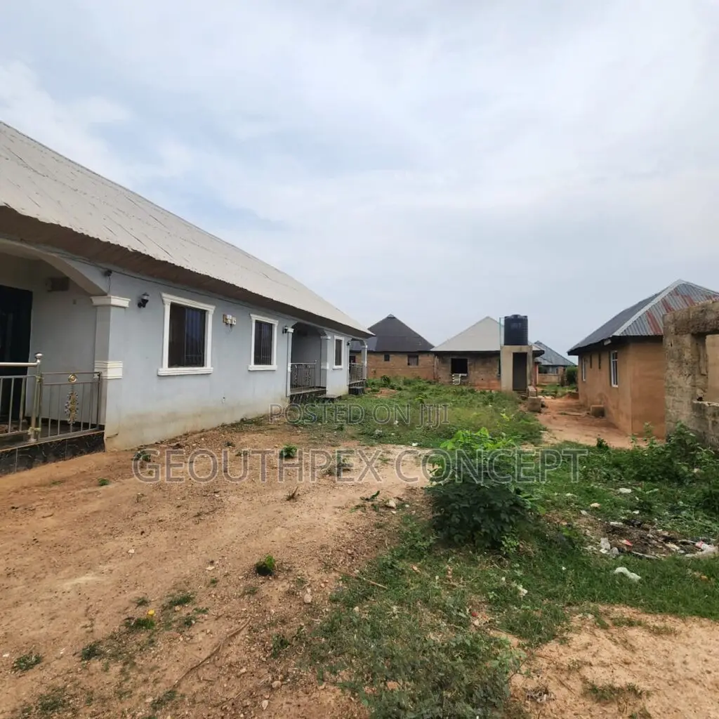 3bdrm Block of Flats in Moniya for sale in Moniya