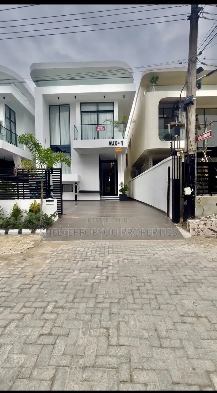 5bdrm Duplex in Lekki Expressway for sale in Lekki Expressway