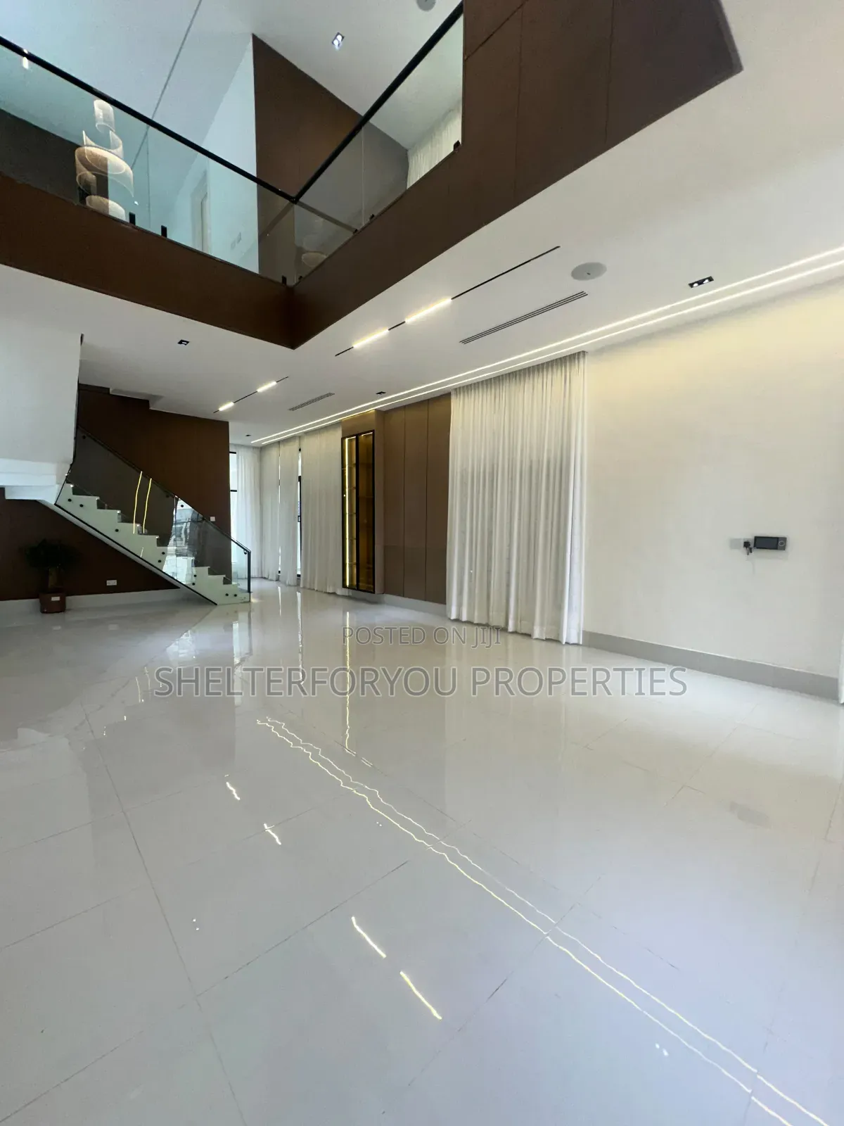 5bdrm Duplex in Lekki Expressway for sale in Lekki Expressway