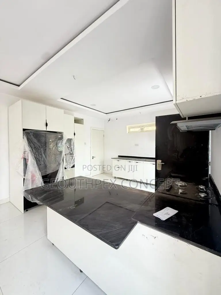 4bdrm Penthouse in Kolapo Ishola Gra, Akobo for sale in Akobo
