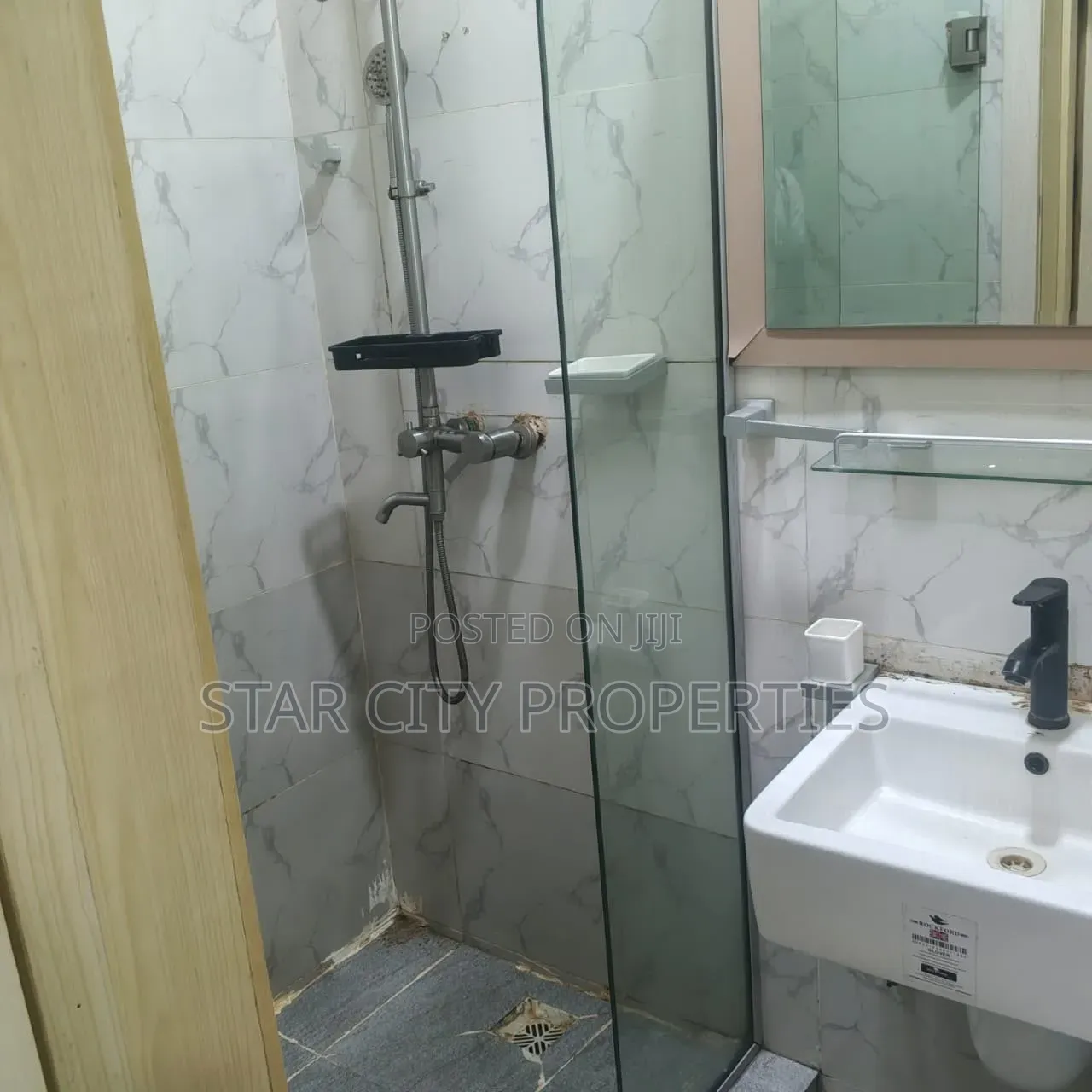 3bdrm Maisonette in Phase 1, Ogudu GRA for rent in Ogudu GRA