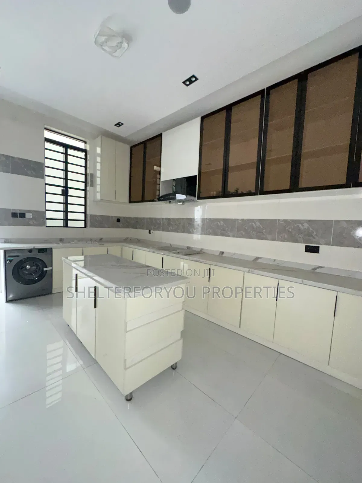 5bdrm Duplex in Lekki Expressway for sale in Lekki Expressway