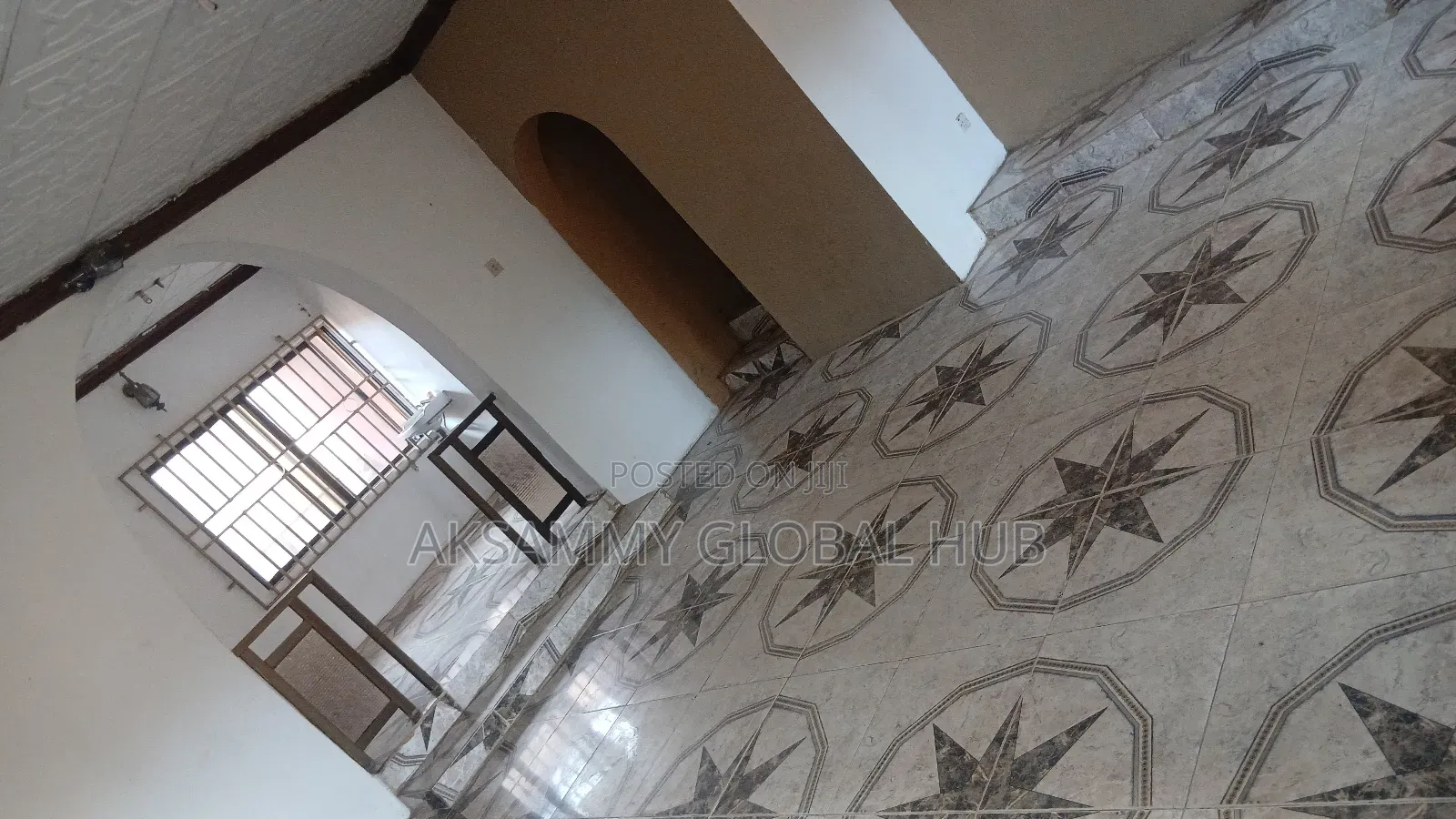 6bdrm Bungalow in Old Ife Road, Ibadan North West for sale in Ibadan North West